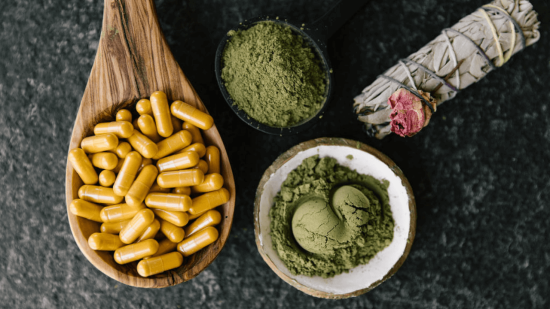turmeric powder and kratom