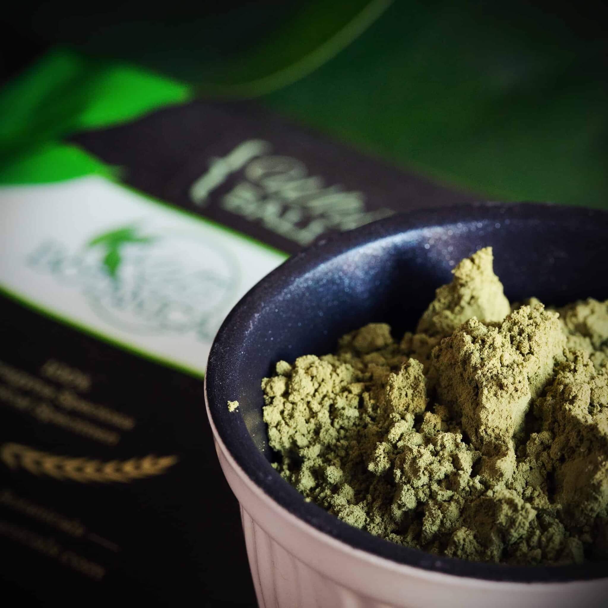 green kratom powder
